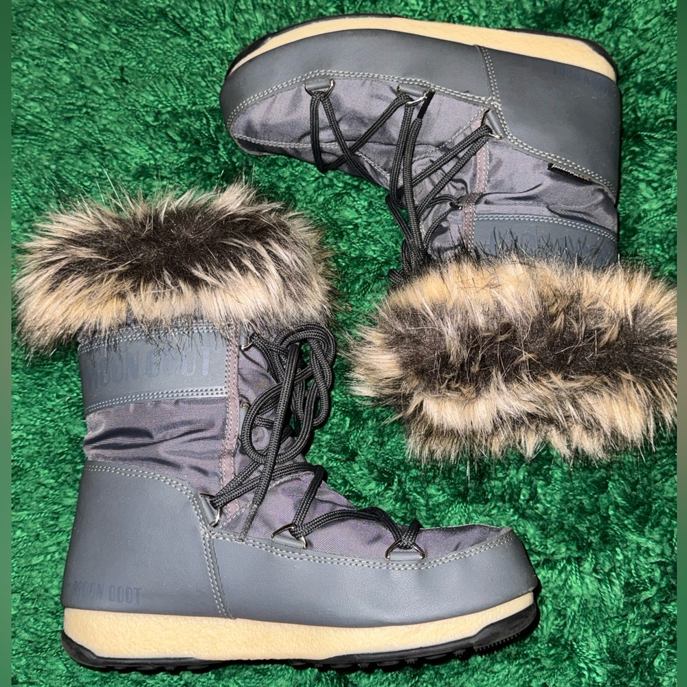 MOON BOOTS (Vintage w/ Fur)